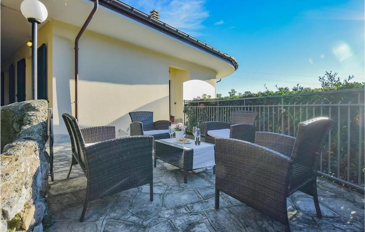 2 Bedroom Cozy Apartment In Moneglia 0*,