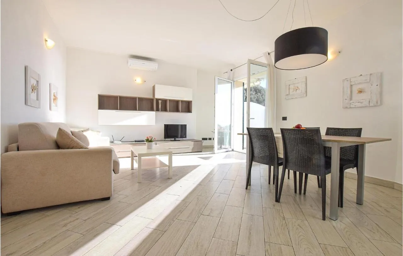 2 Bedroom Cozy Apartment In Moneglia