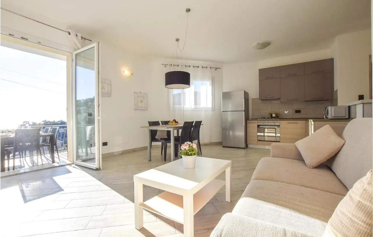 2 Bedroom Cozy Apartment In Moneglia