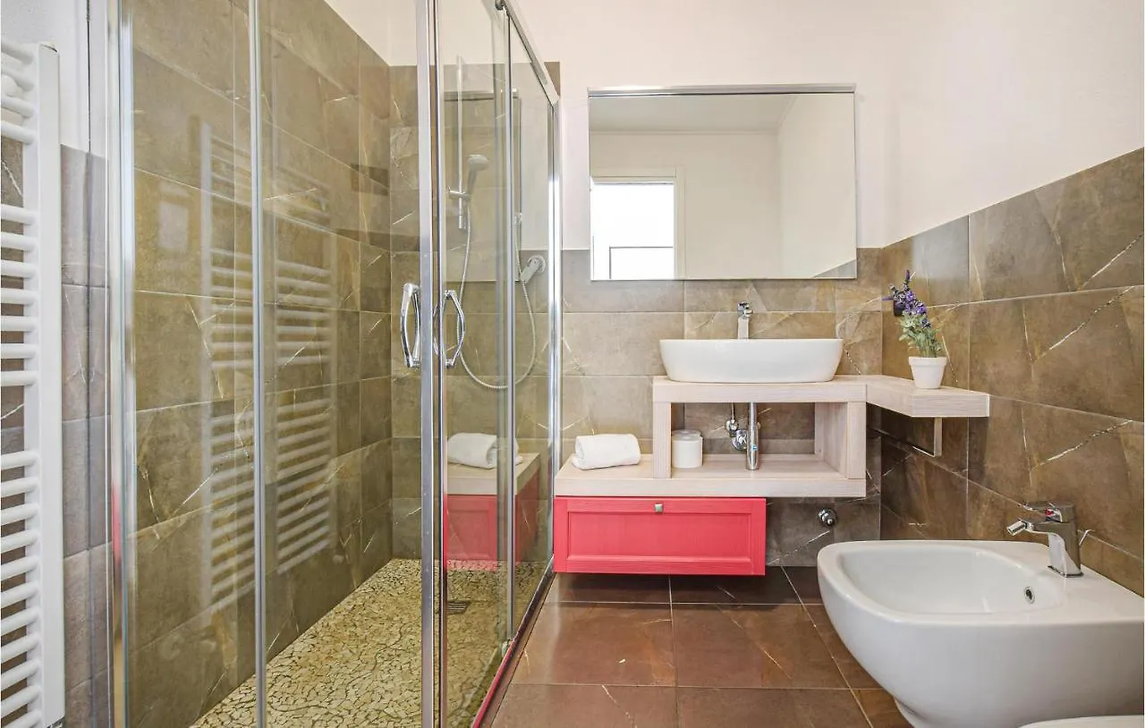 2 Bedroom Cozy Apartment In Moneglia
