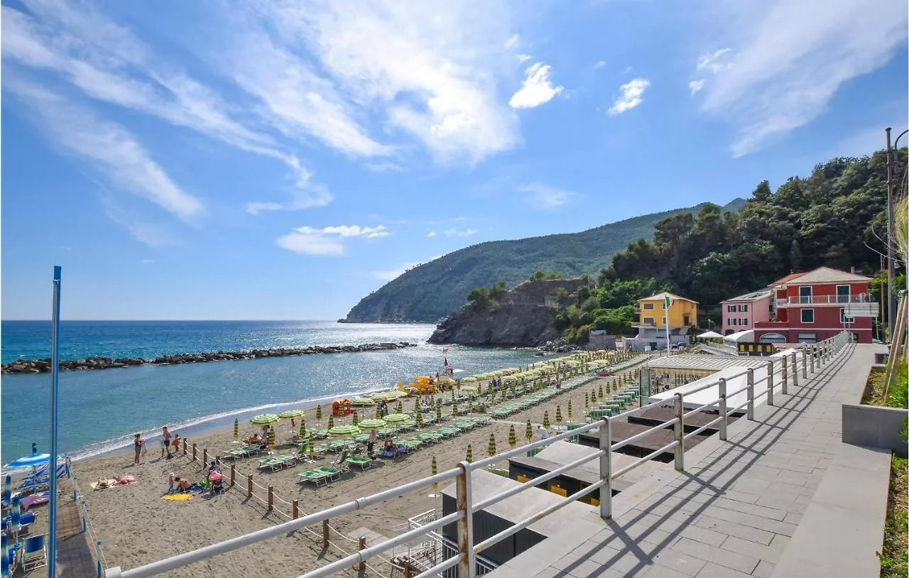 2 Bedroom Cozy Apartment In Moneglia Italy