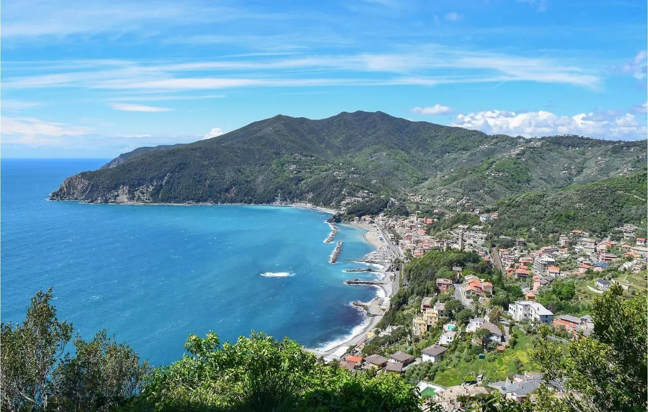 2 Bedroom Cozy Apartment In Moneglia Italy