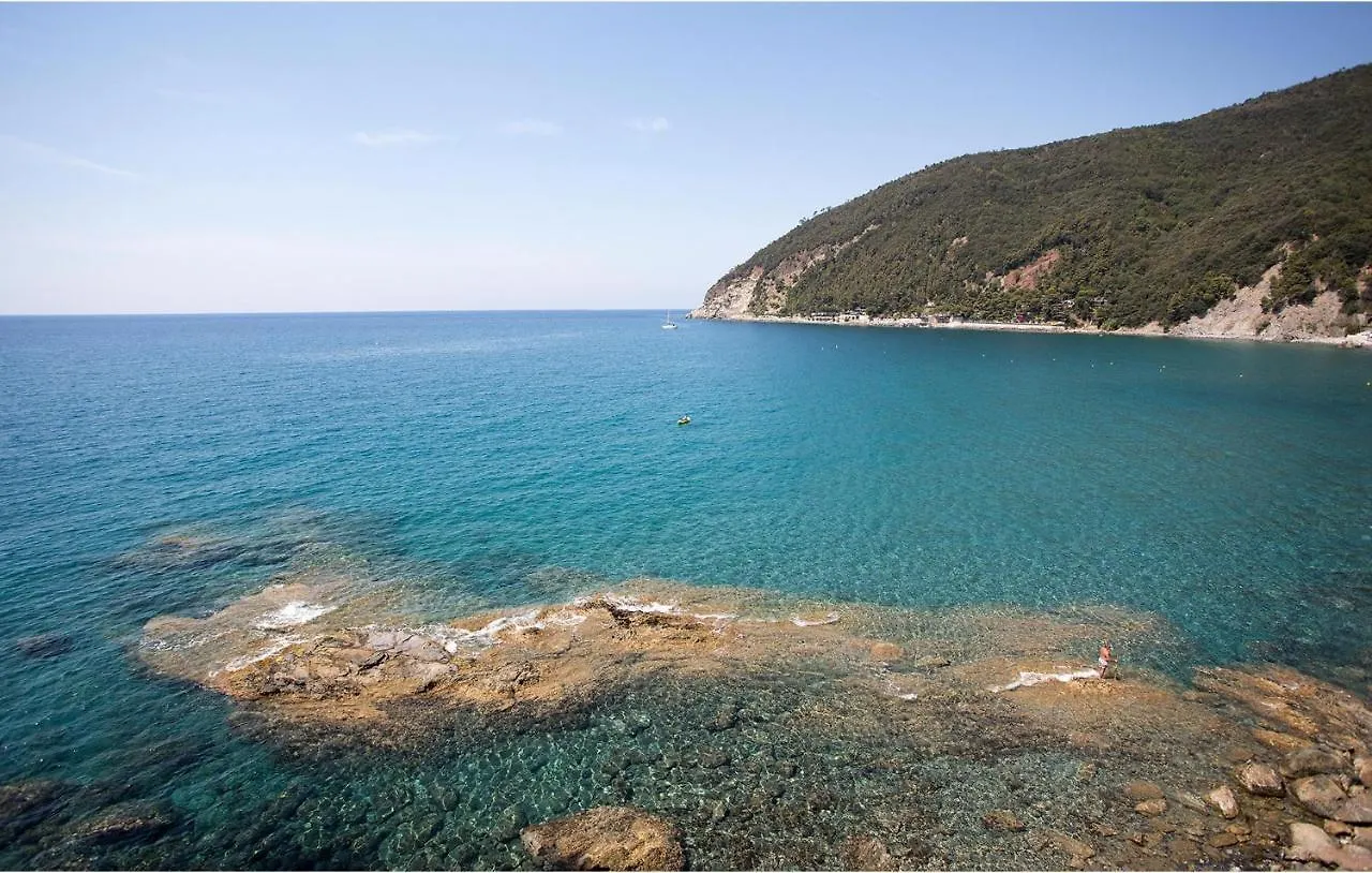 2 Bedroom Cozy Apartment In Moneglia