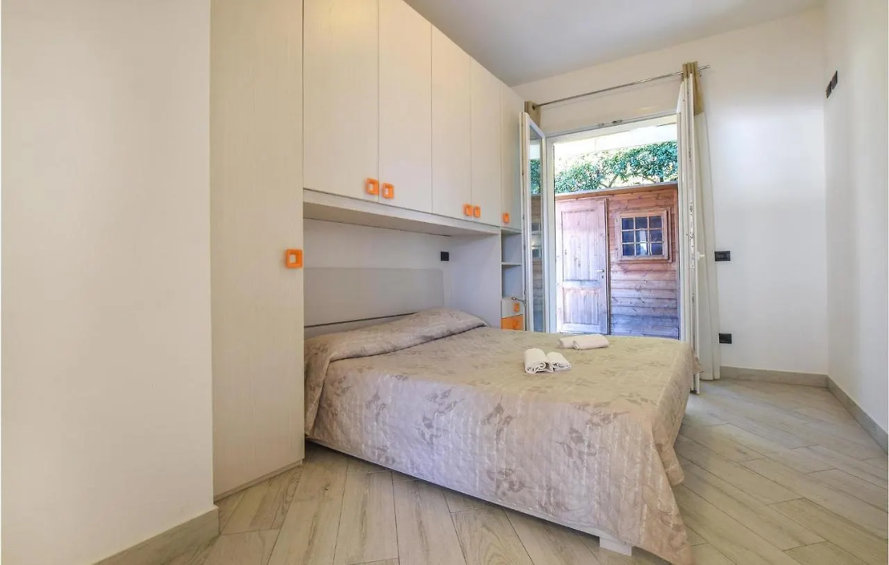 2 Bedroom Cozy Apartment In Moneglia